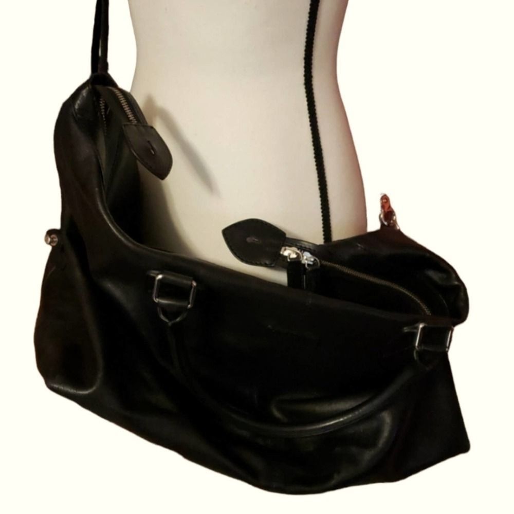 Oversized traveling weekender leather bag
